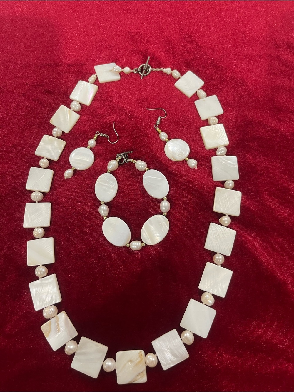 White Shell Pearl Three-Piece Jewelry Set